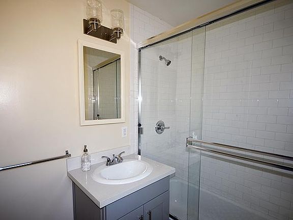 5th image of 1339 Franklin St APT D