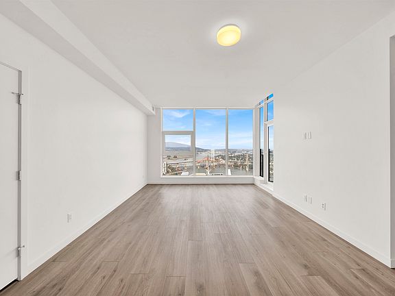 4th image of 680 Quayside Dr #5004
