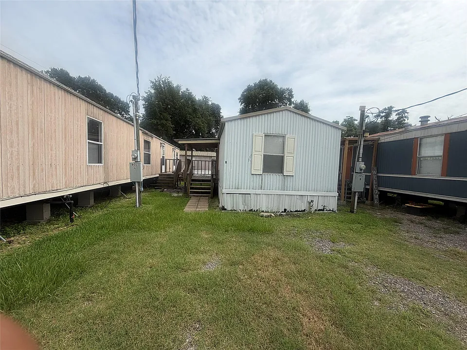 601 Clear Lake Rd #B