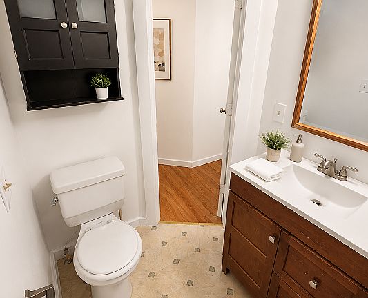 5th image of 186 N Elm St APT 2