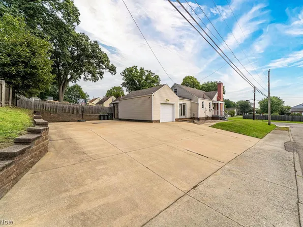 1421 25th St NE, Canton, OH 44714