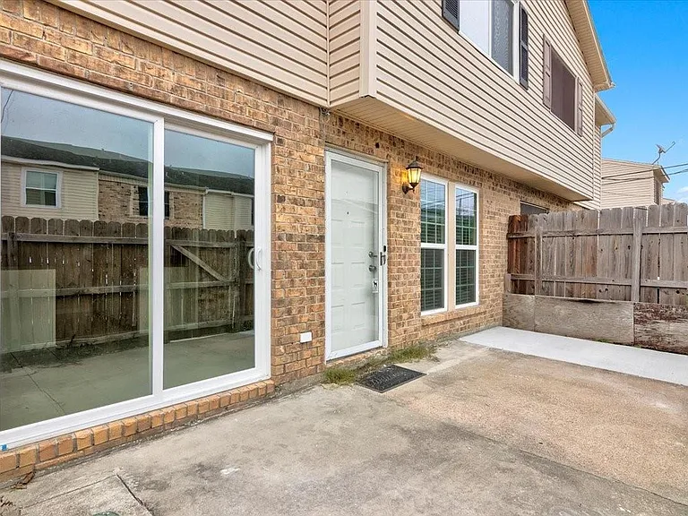 968 Park Meadow Dr — Photo 1