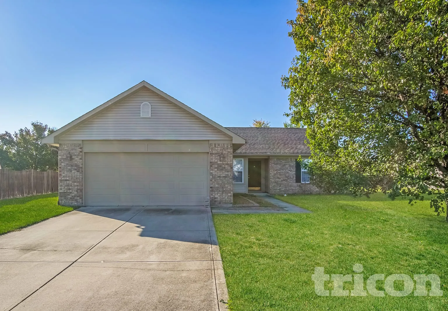 8623 Robin Run Way Avon IN — Photo 2