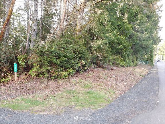 5th image of 2090 E Trails End Drive