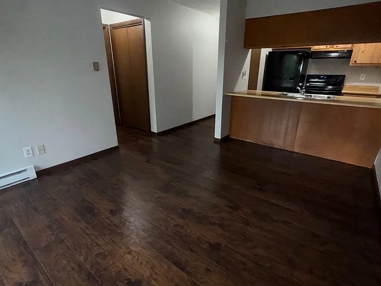 Wesleyan Apartments — Photo 7
