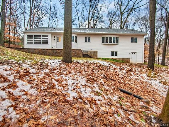 3rd image of 109 Lincoln Dr