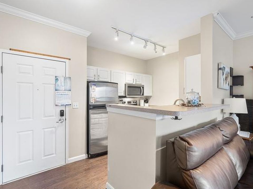 1st image of 1000 Providence Pl