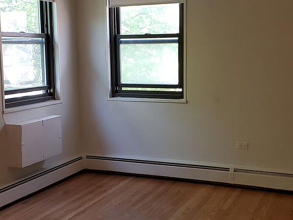3rd image of 2048 W Chase Ave #1