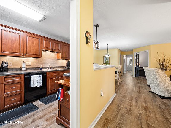 4th image of 1201 Winter Springs Ct Unit 102