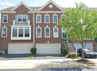 42687 Latrobe St, Chantilly, VA 20152