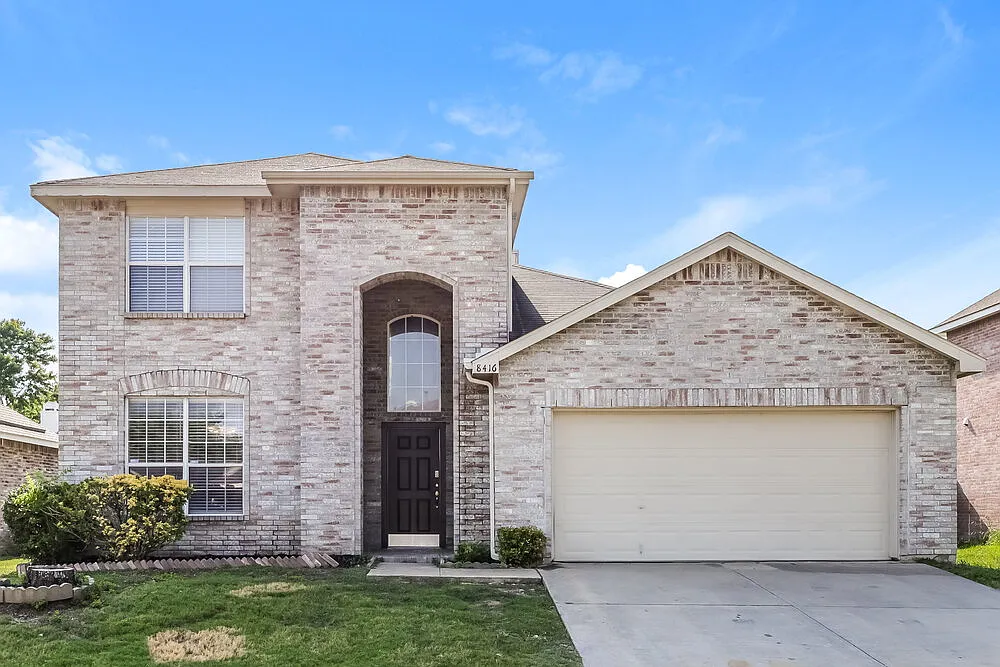 4 bed, 2.5 bath, 2346 sqft, $2,525 — Photo 1