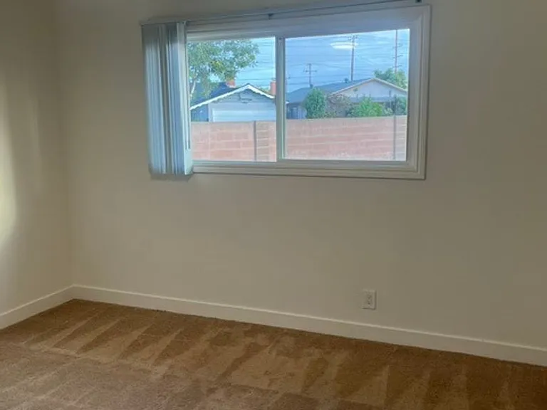 6581 Bestel Ave — Photo 16