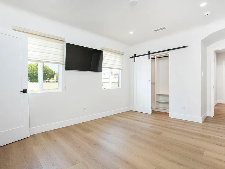 2225 Scott Rd — Photo 21