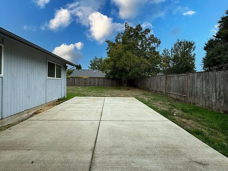 2083 Amirante St — Photo 30
