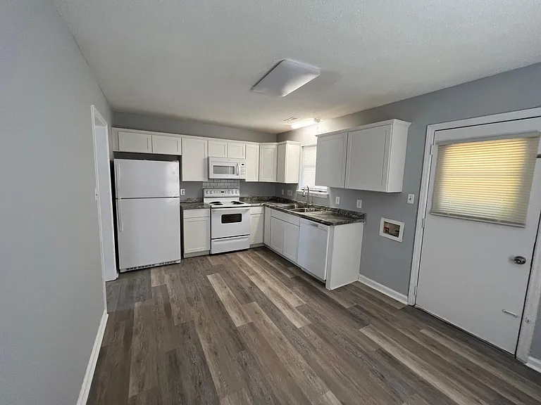731 Cricketwood Ln — Photo 8