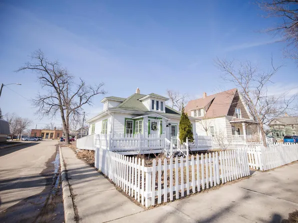 107 E 5th St, Morris, MN 56267