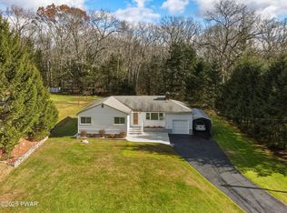 90 Rocky View Dr, Hawley, PA 18428