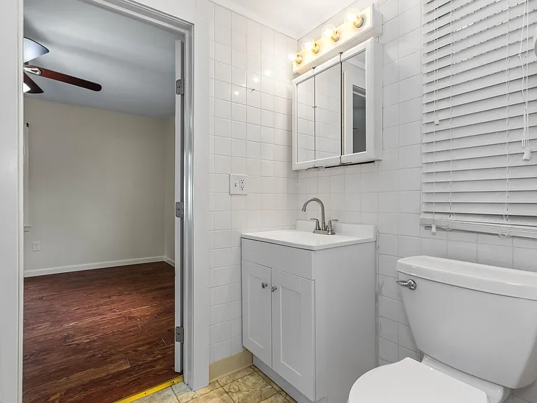 2037 Brown St — Photo 11