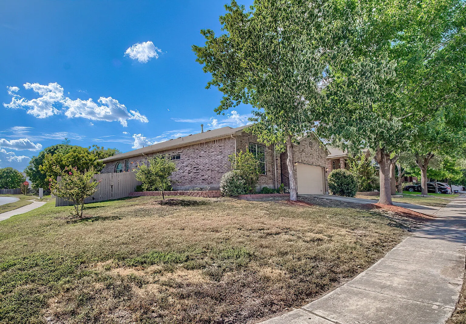 3 bed, 2.0 bath, 1584 sqft, $1,700 — Photo 2