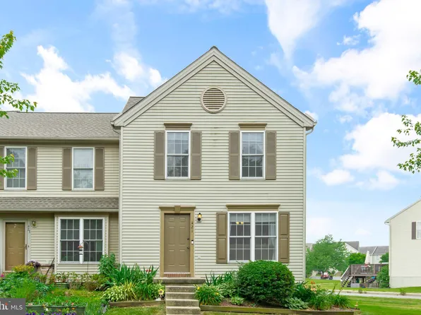 421 Banyan Circle Dr, Lancaster, PA 17603