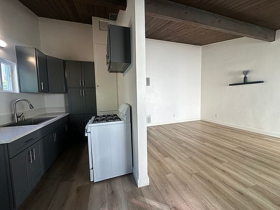 3rd image of 966 S Wilton Pl APT 9