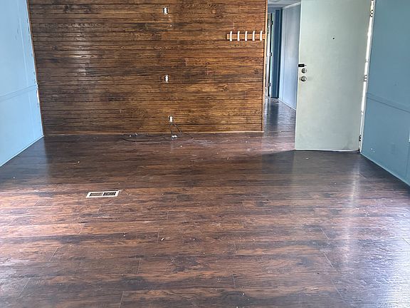 3rd image of 1305 N Floyd St Lot 53