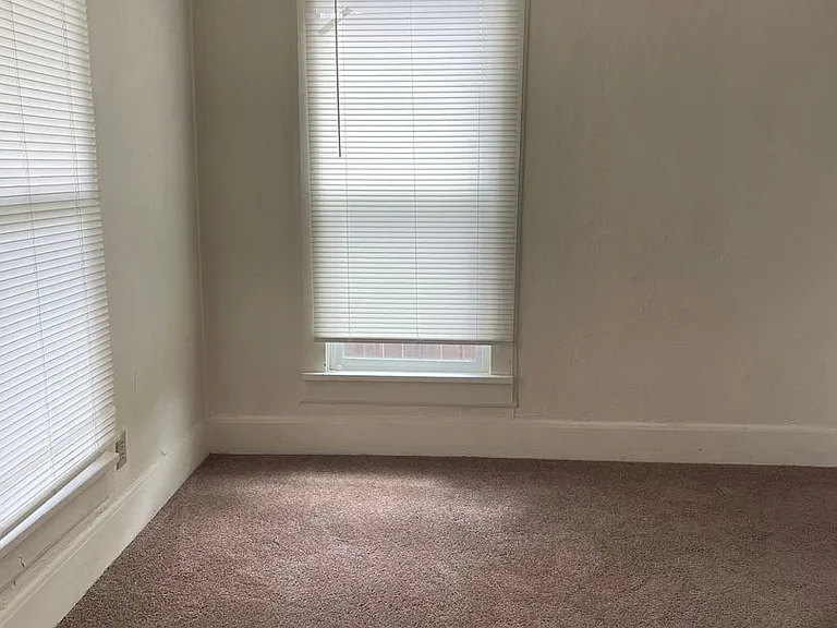401 E Arbecam Ave — Photo 4