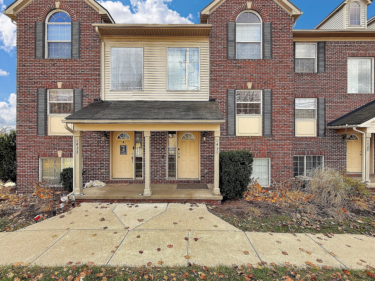 3 bed, 1296 sqft, $850 — Photo 1
