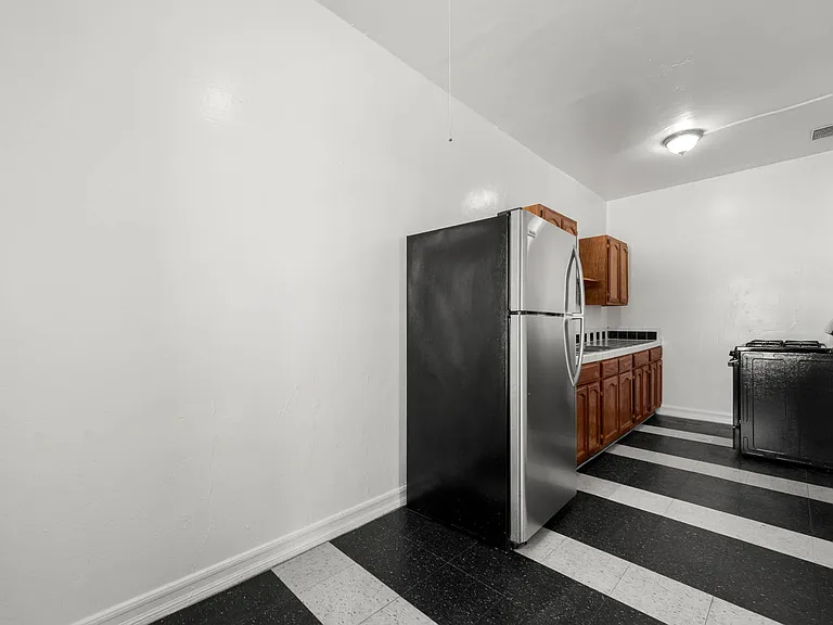 1516 N Hobart Blvd — Photo 22