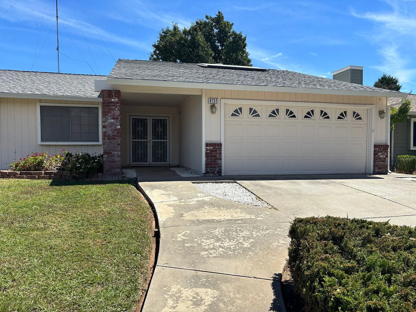 2 Bedroom, 2 Bathroom Home with a Den/Office — Photo 1