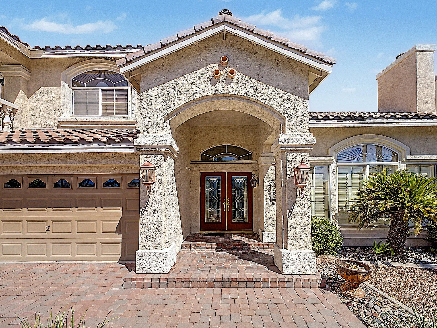 5 bed, 4523 sqft, $4,700 — Photo 4