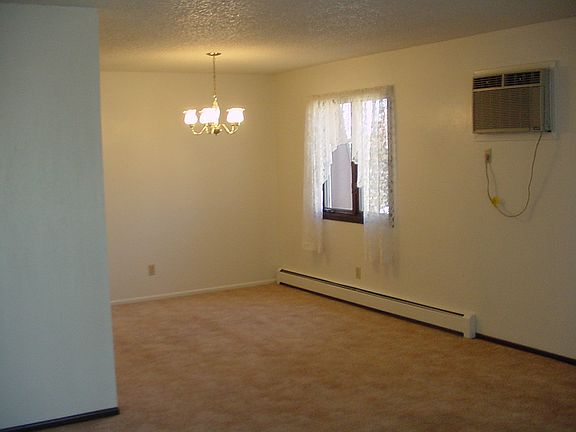 3rd image of 1015 Laramie Dr APT 6