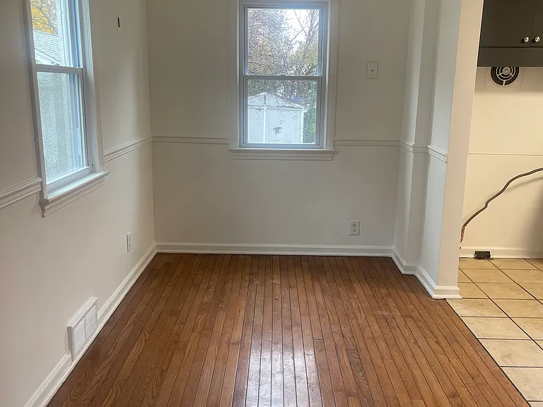 594 Mount Read Blvd — Photo 3