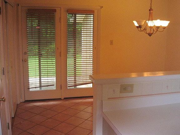 5th image of 51 Crystal Oaks Ct