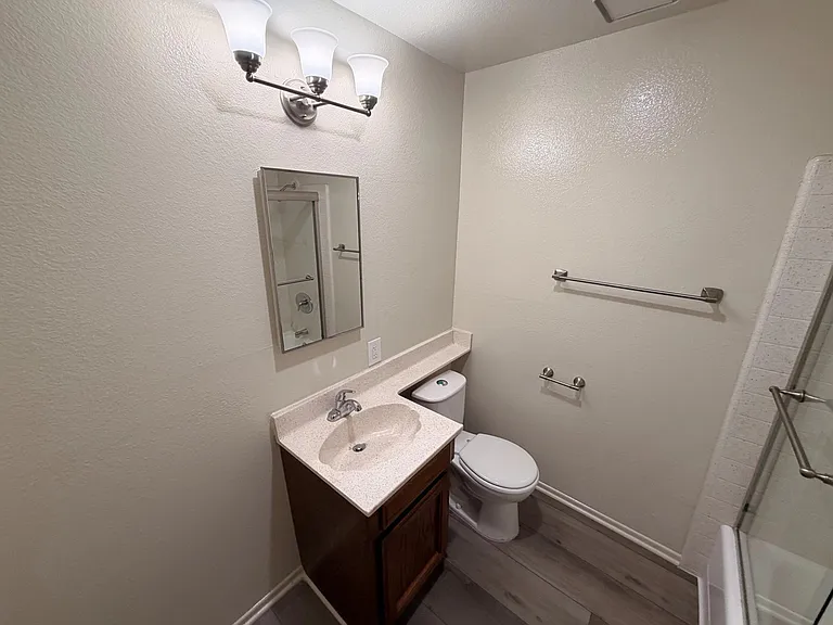 11215 Camarillo St #106 — Photo 12