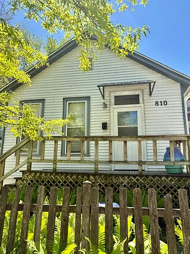 810 Simpson St Photo 1