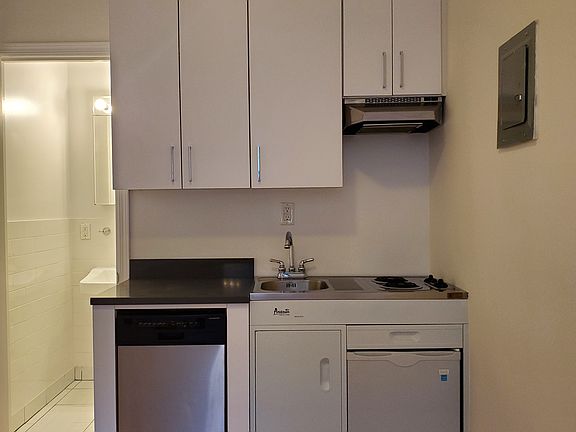 2nd image of 49 W 11th St APT 1