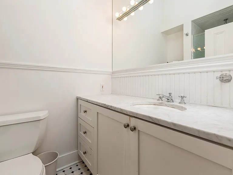 252 Hill St — Photo 15