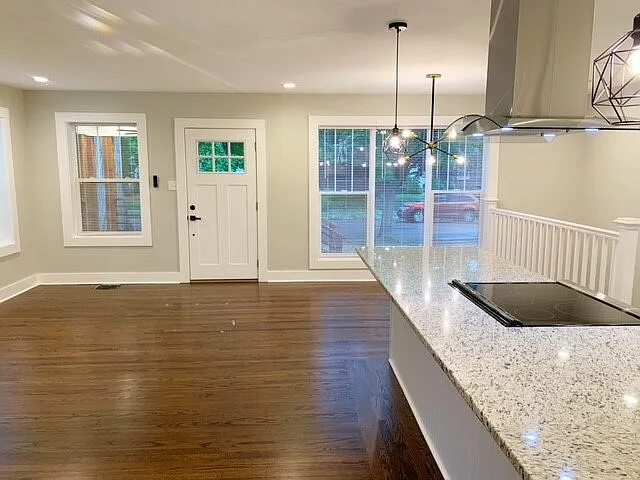 4 bed, 4.0 bath, 1600 sqft, $2,995 — Photo 4
