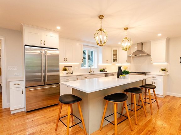 5th image of 22 Bellevue St APT 2