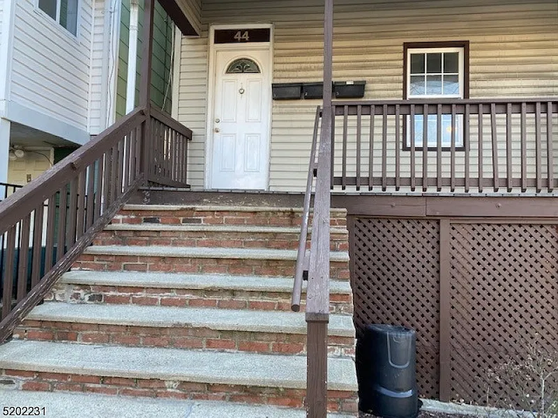 44 Madison St