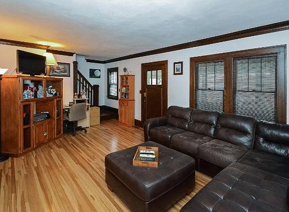 2nd image of 838 Van Dyke St