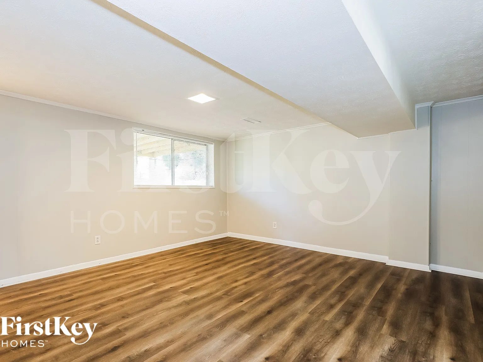 3 bed, 2.0 bath, 1400 sqft, $1,685 — Photo 2
