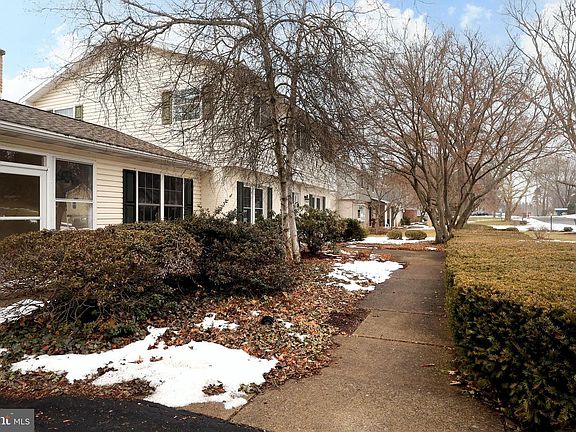 5th image of 1027 Greenbriar Dr