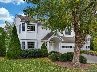 35 Raymond St, Darien, CT 06820