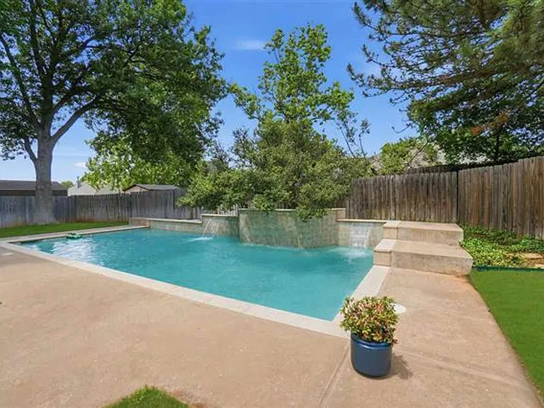3006 NE Heritage Dr — Photo 22