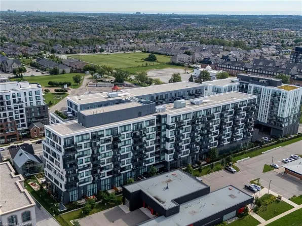 2450 Old Bronte Rd #702, Oakville, ON L6M 5P6