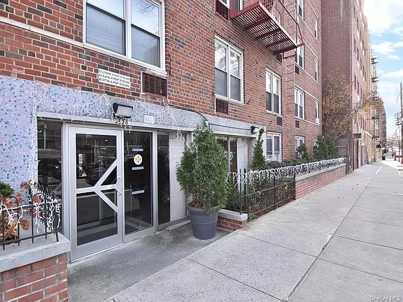 2nd image of 3520 Tryon Ave APT 410