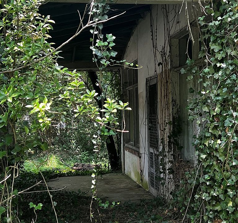 2nd image of 419 N Main St