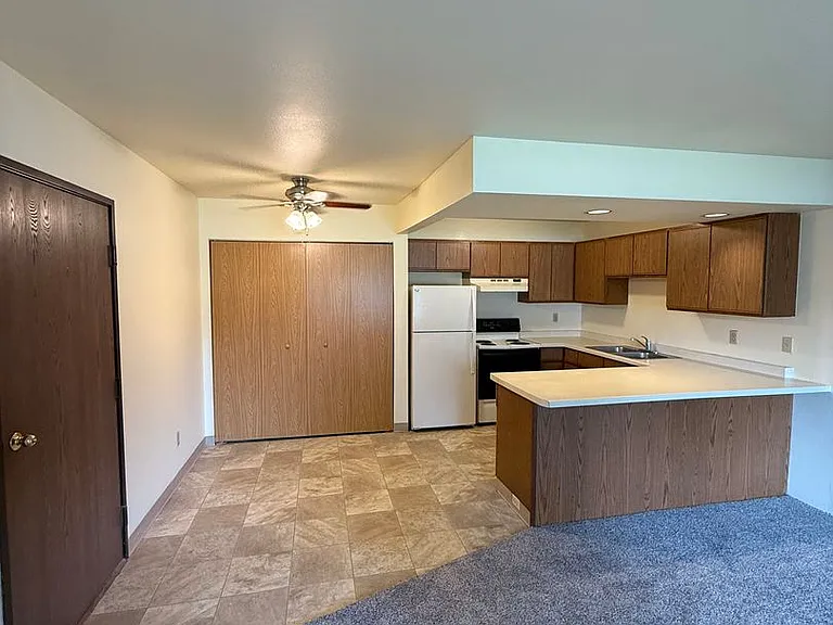 Cedar Creek Apartments-Oshkosh — Photo 21